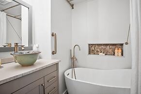 Charming 2-bed, 2-bath Home, Resort Access and Golf Cart Included!