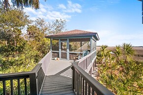 Charming 2-bed, 2-bath Home, Resort Access and Golf Cart Included!