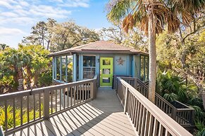 Charming 2-bed, 2-bath Home, Resort Access and Golf Cart Included!