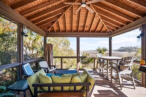 Charming 2-bed, 2-bath Home, Resort Access and Golf Cart Included!