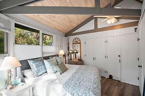 Charming 2-bed, 2-bath Home, Resort Access and Golf Cart Included!