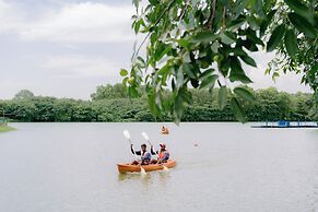 Waters Edge Hotel