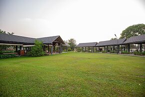 Waters Edge Hotel