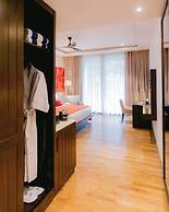 Waters Edge Hotel