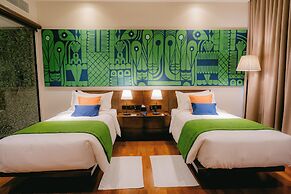 Waters Edge Hotel