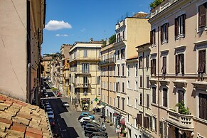 Palazzo Serpe Suites near Colosseum