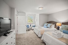 Spacious 7 Bedroom 5.5 Bath on Ocean Creek Golf Course!