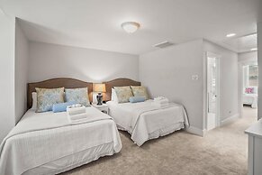 Spacious 7 Bedroom 5.5 Bath on Ocean Creek Golf Course!