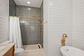 Spacious 7 Bedroom 5.5 Bath on Ocean Creek Golf Course!