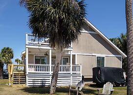 Charming 3-bed, 2-bath Home With Wonderful Views of the Golf Course