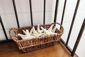 Charming 3-bed, 2-bath Home With Wonderful Views of the Golf Course