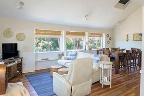 Charming 3-bed, 2-bath Home With Wonderful Views of the Golf Course