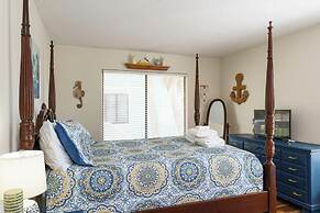 Charming 3-bed, 2-bath Home With Wonderful Views of the Golf Course