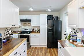 Charming 3-bed, 2-bath Home With Wonderful Views of the Golf Course