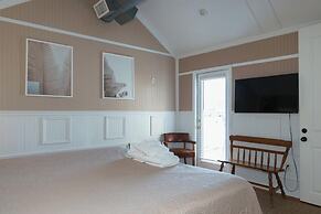 Charming 3-bed, 2-bath Home With Wonderful Views of the Golf Course