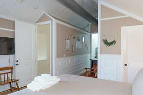 Charming 3-bed, 2-bath Home With Wonderful Views of the Golf Course