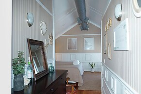 Charming 3-bed, 2-bath Home With Wonderful Views of the Golf Course