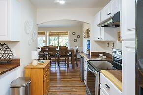 Charming 3-bed, 2-bath Home With Wonderful Views of the Golf Course