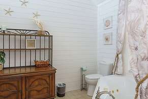 Charming 3-bed, 2-bath Home With Wonderful Views of the Golf Course