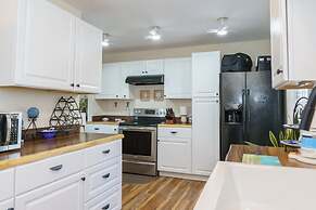 Charming 3-bed, 2-bath Home With Wonderful Views of the Golf Course