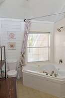 Charming 3-bed, 2-bath Home With Wonderful Views of the Golf Course