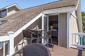 Charming 3-bed, 2-bath Home With Wonderful Views of the Golf Course