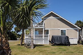 Charming 3-bed, 2-bath Home With Wonderful Views of the Golf Course