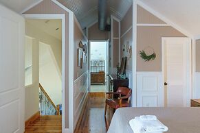 Charming 3-bed, 2-bath Home With Wonderful Views of the Golf Course