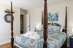 Charming 3-bed, 2-bath Home With Wonderful Views of the Golf Course