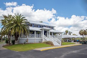 Charming 3-bed, 2-bath Home With Wonderful Views of the Golf Course