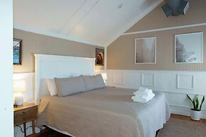 Charming 3-bed, 2-bath Home With Wonderful Views of the Golf Course