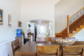 Charming 3-bed, 2-bath Home With Wonderful Views of the Golf Course