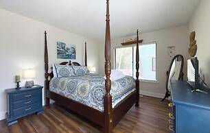 Charming 3-bed, 2-bath Home With Wonderful Views of the Golf Course