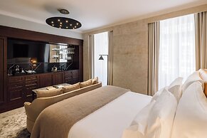 MYTHIC SANA Downtown Suites - New Opening