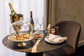 MYTHIC SANA Downtown Suites - New Opening