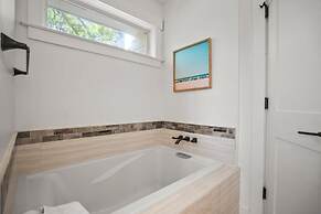 Beautiful 3 Bedroom, 2.5 Bath Home on the North Side of the Island