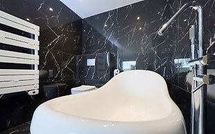 Le First in Cannes With 2 Bedrooms and 2 Bathrooms