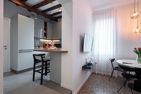 Venetian Alcove
