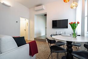 Venetian Alcove