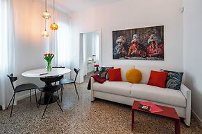 Venetian Alcove