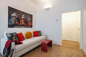 Venetian Alcove