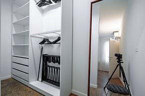 Venetian Alcove