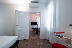 Venetian Alcove