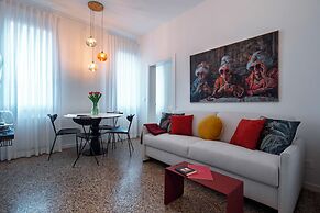 Venetian Alcove