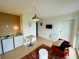 We Live In R - Suite 404