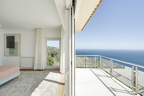 Coastline Arrabida Villa by Cadenzalux