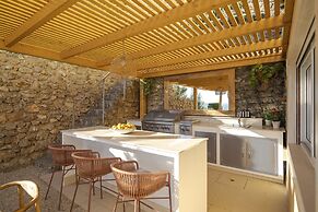 Coastline Arrabida Villa by Cadenzalux