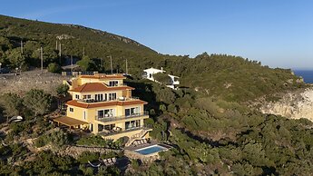 Coastline Arrabida Villa by Cadenzalux