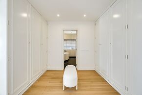 Coastline Arrabida Villa by Cadenzalux