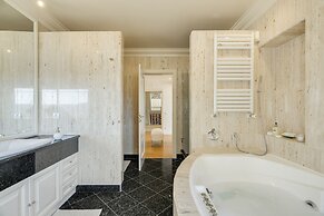 Coastline Arrabida Villa by Cadenzalux